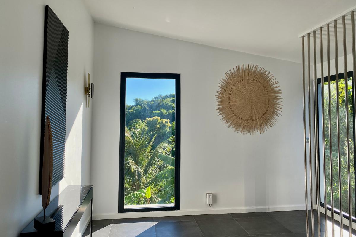 20 Location-villa-martinique-hall-escalier-r1